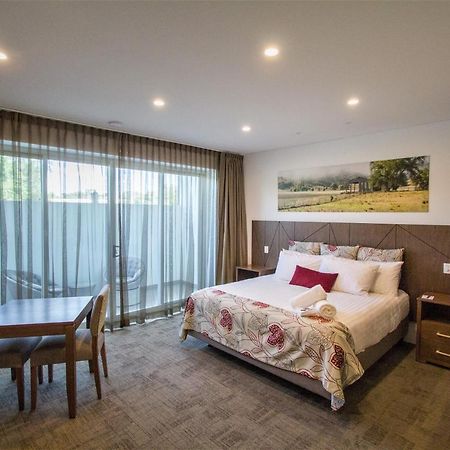 Young Federation Motor Inn And Services Club Екстериор снимка