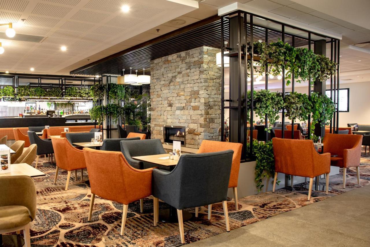 Young Federation Motor Inn And Services Club Екстериор снимка
