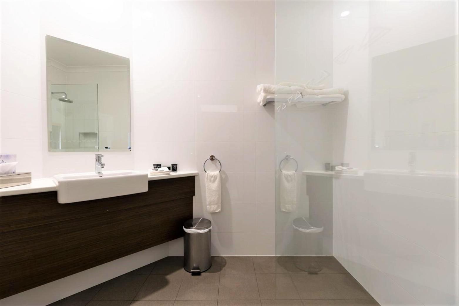 Young Federation Motor Inn And Services Club Екстериор снимка